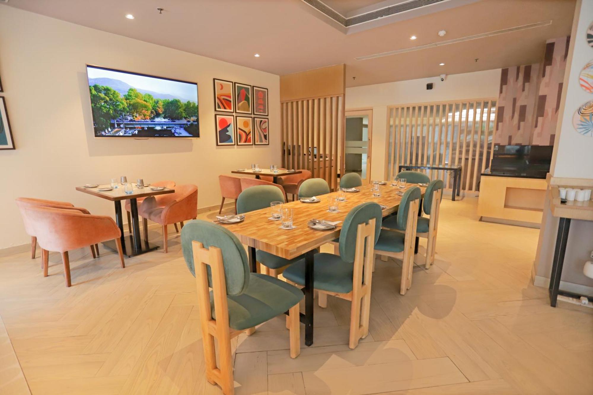 Park Inn By Radisson,South Delhi New Delhi Exterior photo The restaurant