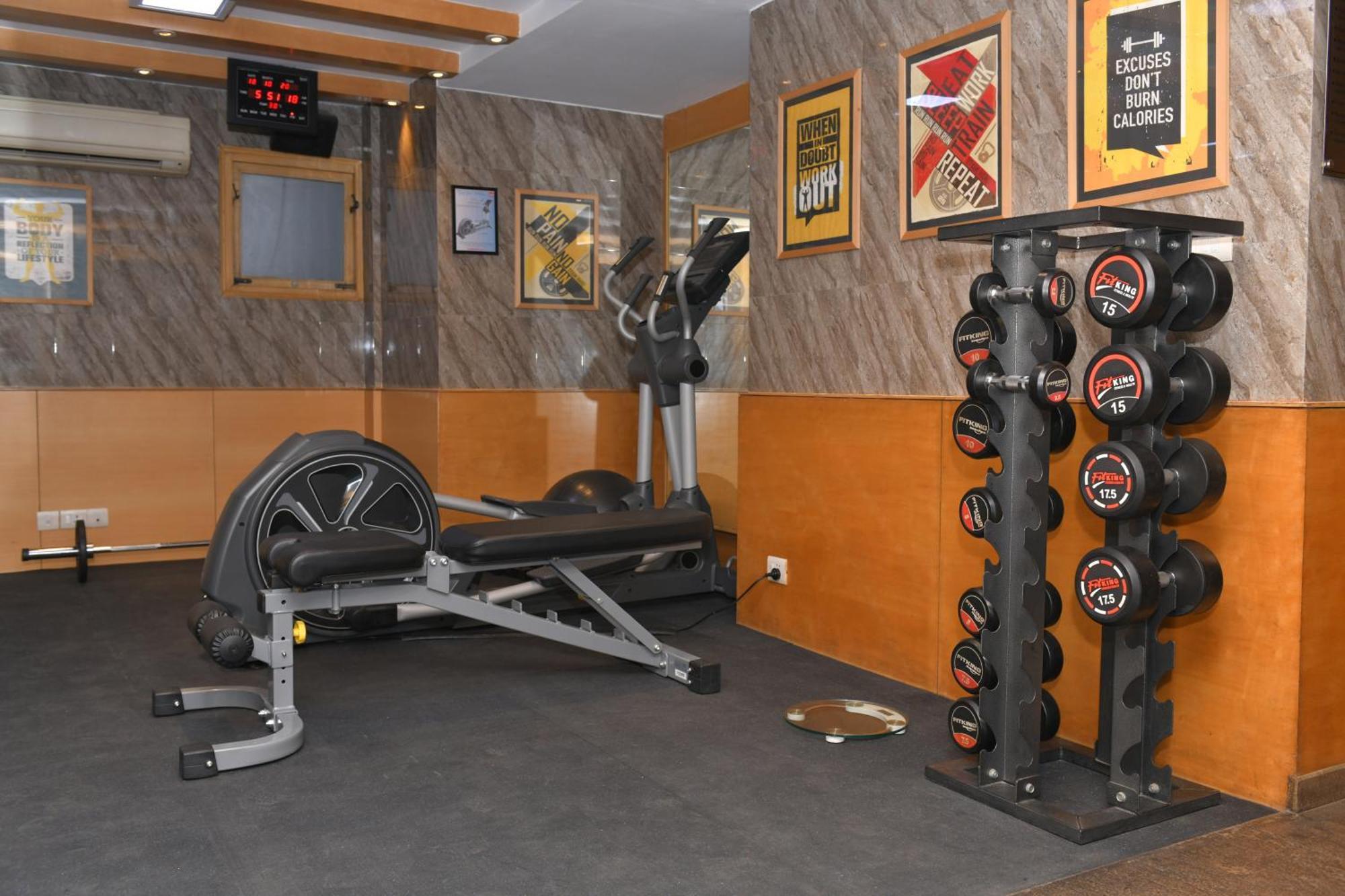 Park Inn By Radisson,South Delhi New Delhi Exterior photo A typical gym