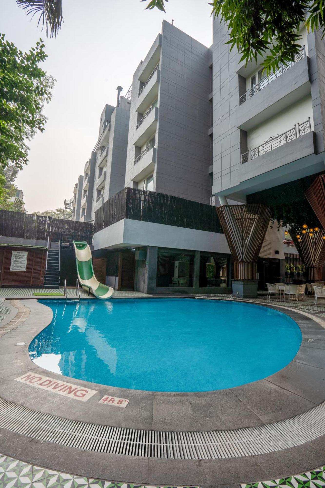 Park Inn By Radisson,South Delhi New Delhi Exterior photo Swimming pool at the hotel
