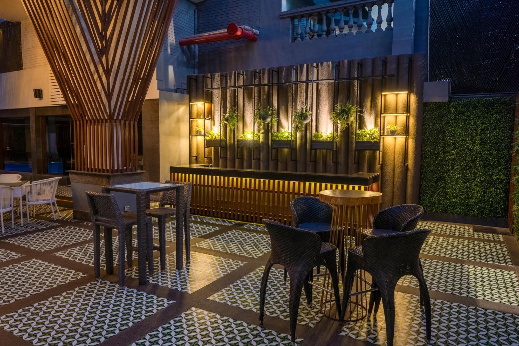 Park Inn By Radisson,South Delhi New Delhi Exterior photo The bar at the hotel