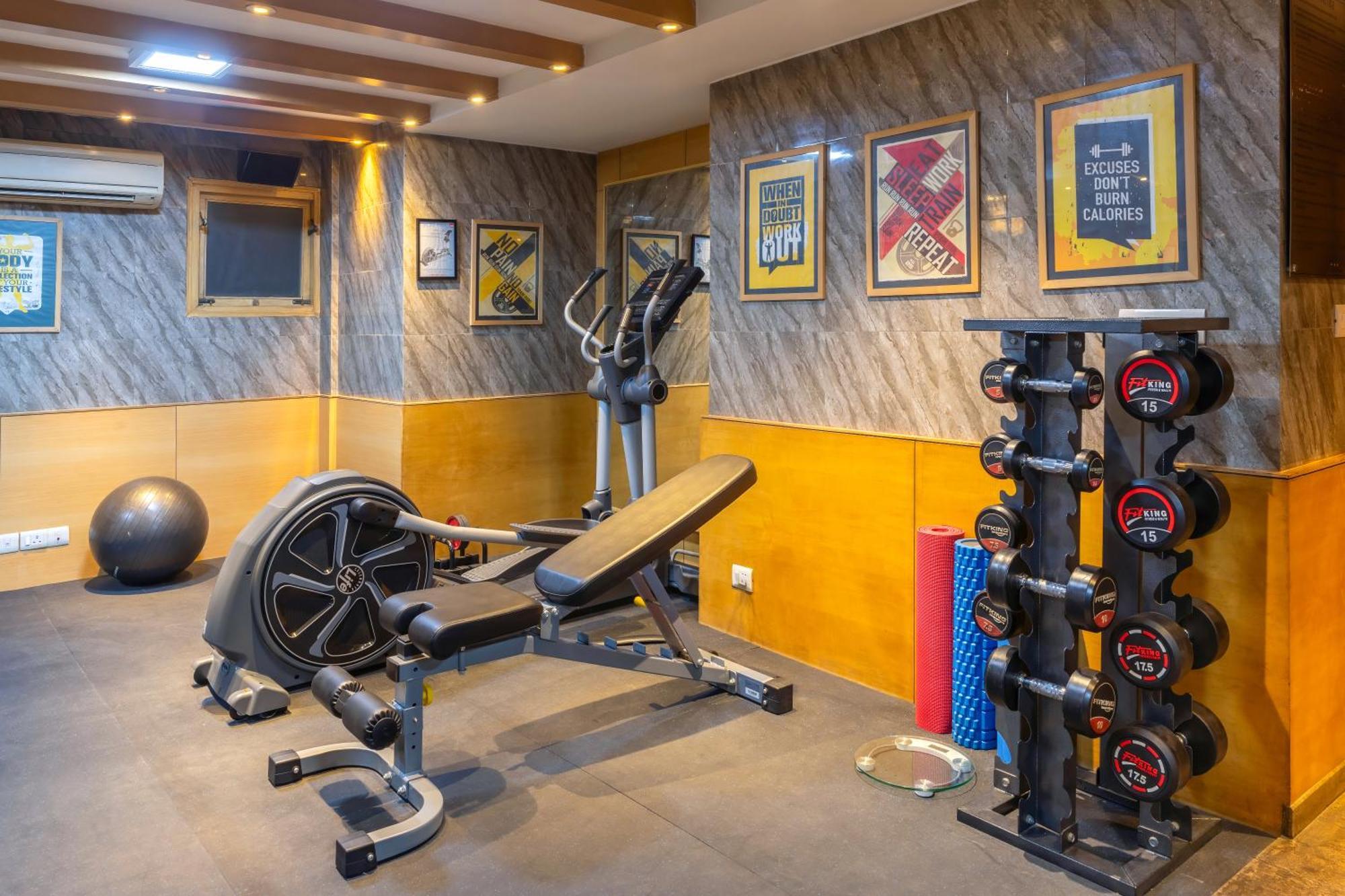 Park Inn By Radisson,South Delhi New Delhi Exterior photo The gym at the hotel