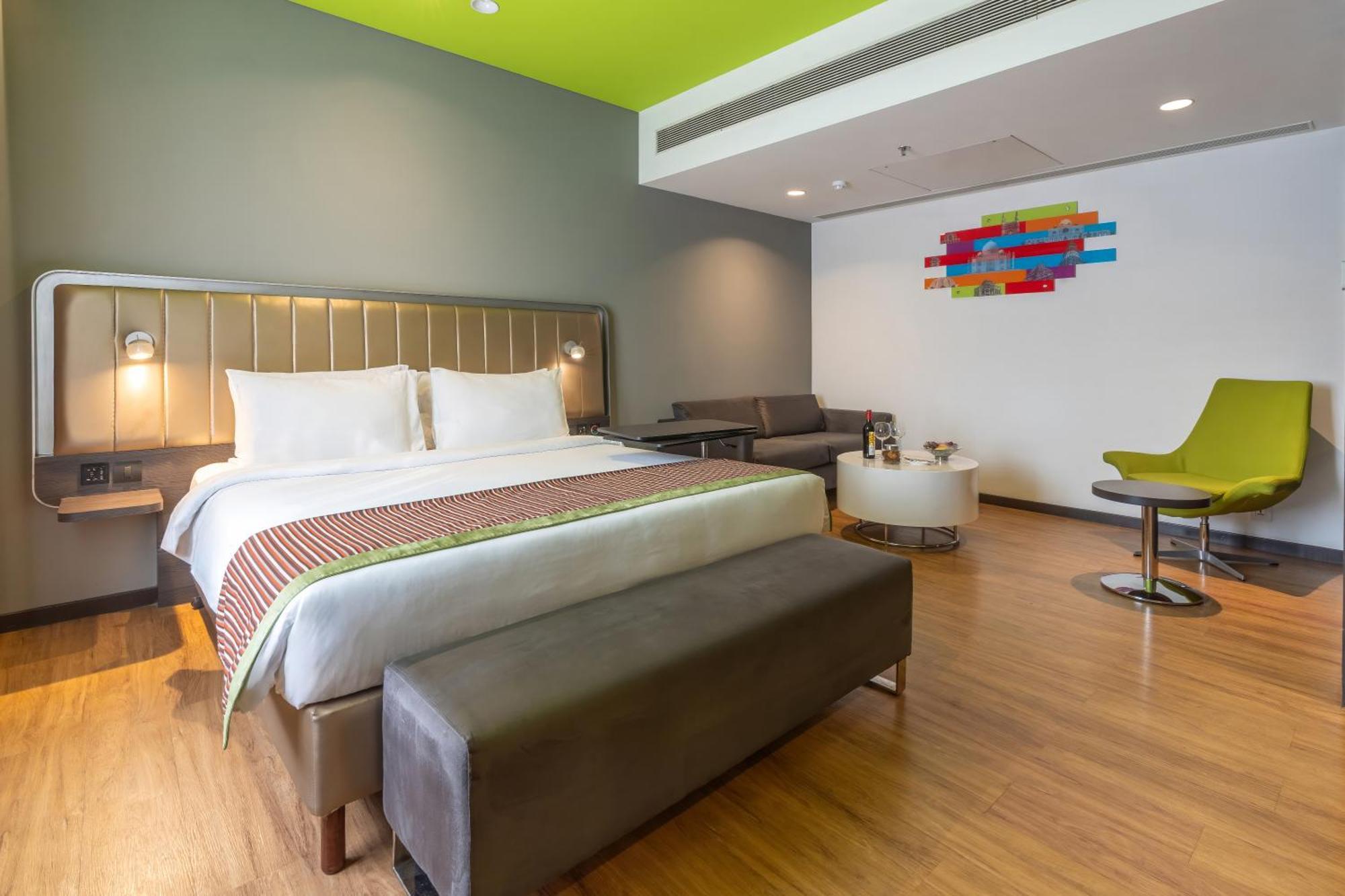 Park Inn By Radisson,South Delhi New Delhi Exterior photo A room at the Park