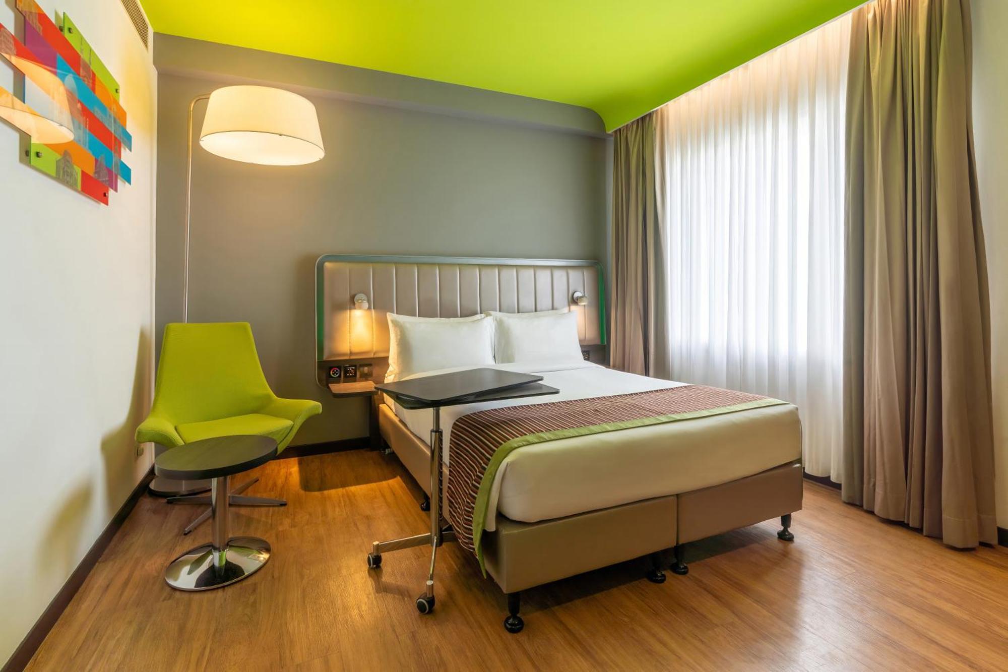 Park Inn By Radisson,South Delhi New Delhi Exterior photo A room at the hotel