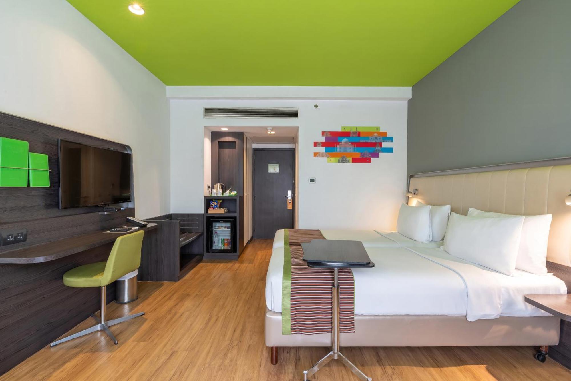 Park Inn By Radisson,South Delhi New Delhi Exterior photo A room at the hotel