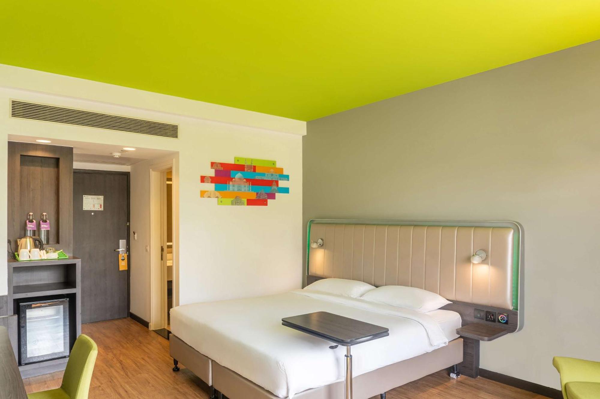 Park Inn By Radisson,South Delhi New Delhi Exterior photo A room at the hotel