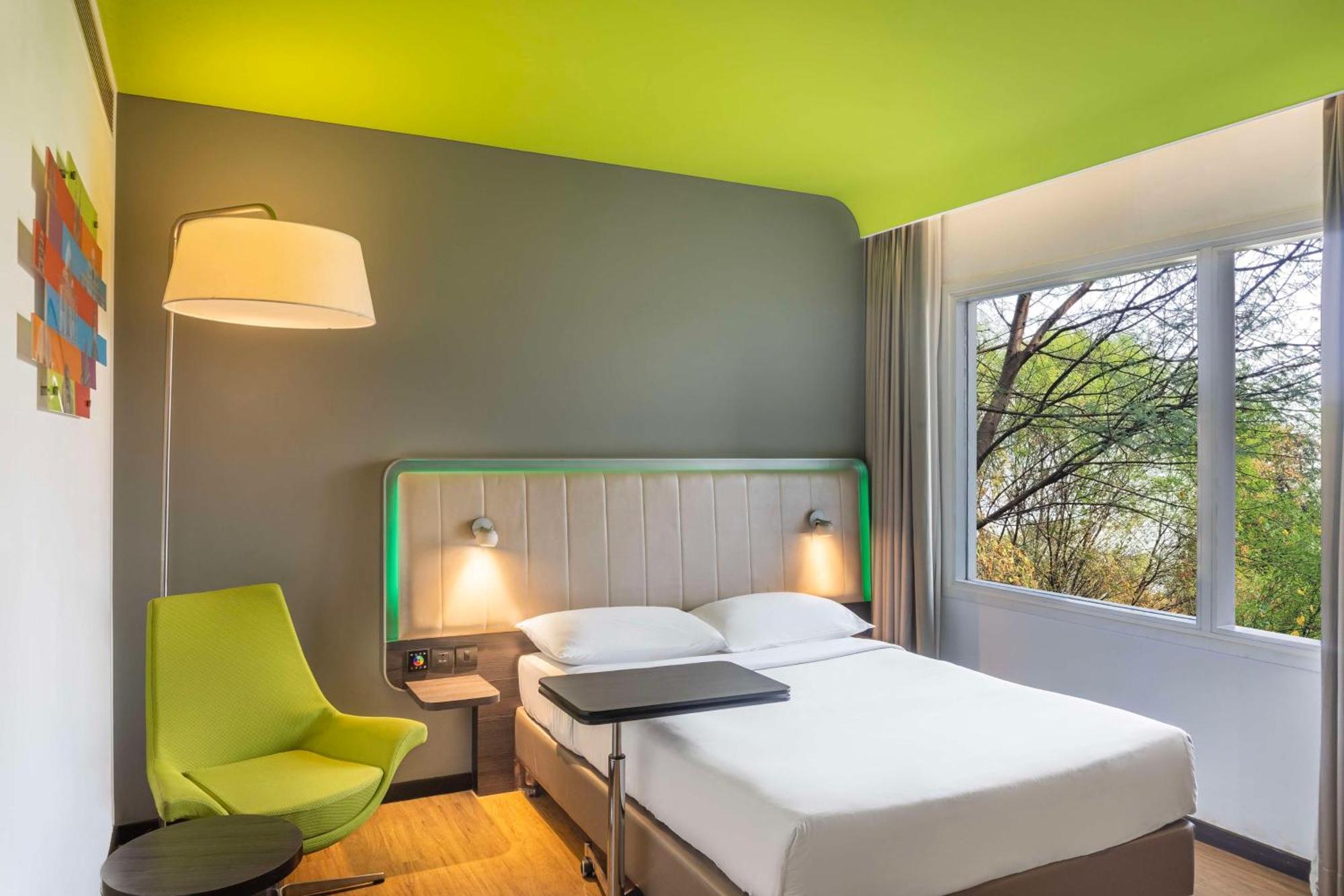Park Inn By Radisson,South Delhi New Delhi Exterior photo A room at the Ibis Styles in Paris, France